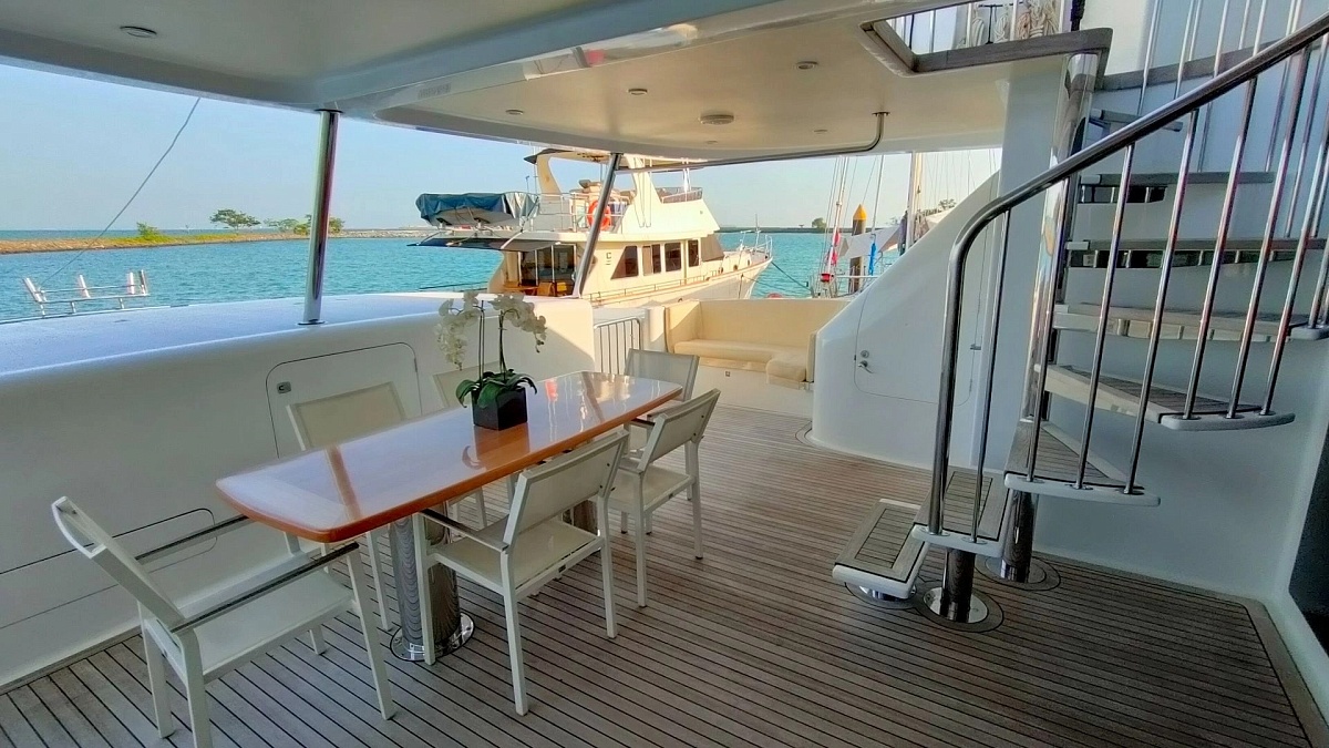 Аренда моторного тримарана Pachoud 86 Power Catamaran на Пхукете